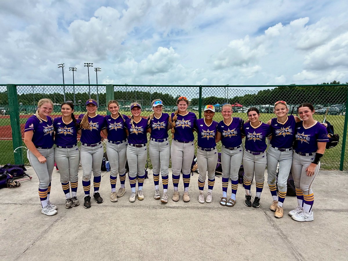What an incredible weekend of softball! 💪🔥 Our talented team had the chance to compete in front of tons of college coaches at PGF Show Me The Money, show off their skills, and go head-to-head with some amazing competition. With 5 pool games, we rotated lineups, highlighted our