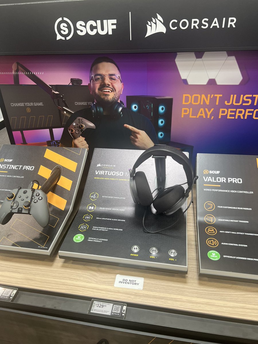 Seeing this <a href="/BestBuy/">Best Buy</a> made me happy <a href="/ScufGaming/">SCUF</a> <a href="/CouRageJD/">Jack “CouRage” Dunlop</a>  👏🏻