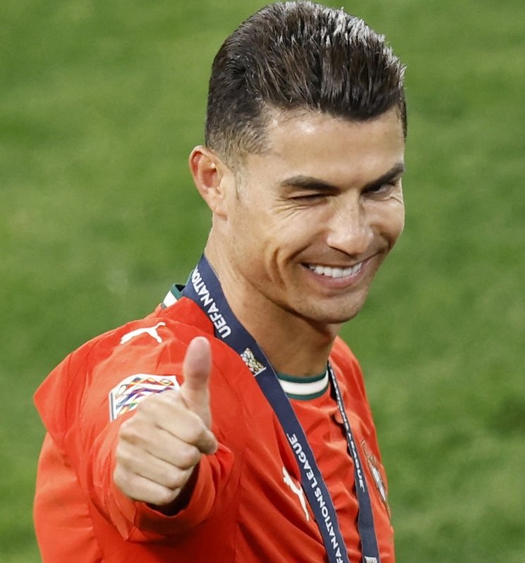 thunder_teams's tweet image. LAST MINUTE - Ronaldo announced that he would stay at Al Nassr.
#EuropaLeagueFinal 
#Ronaldo
#CR7𓃵