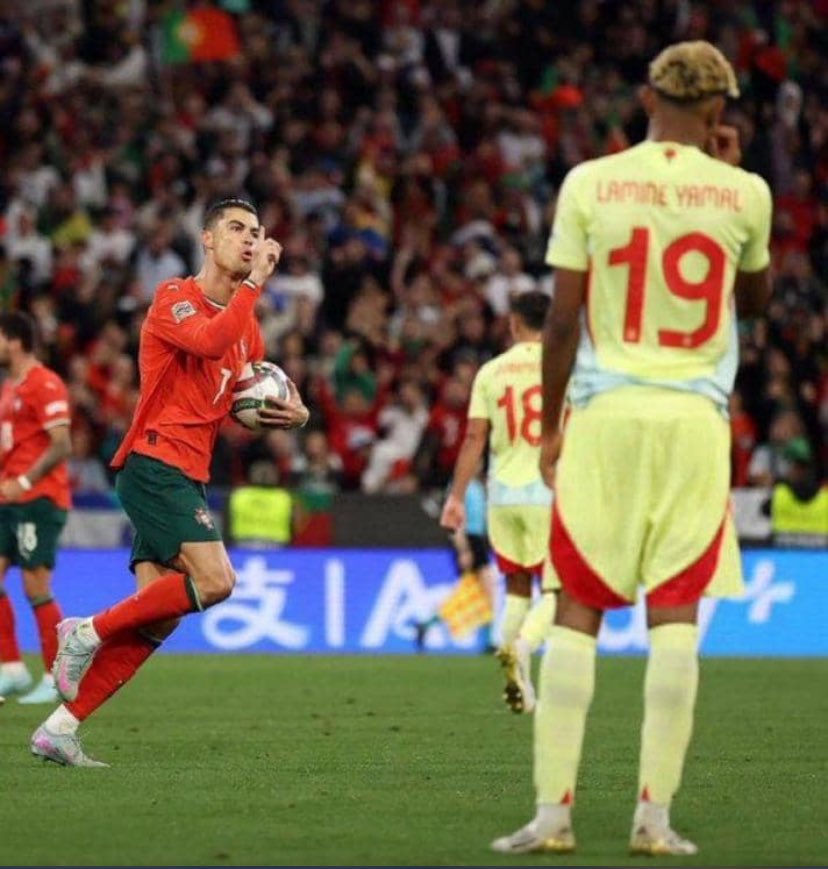 Lamine was baptized by Messi and is crucified by Ronaldo 😅😅