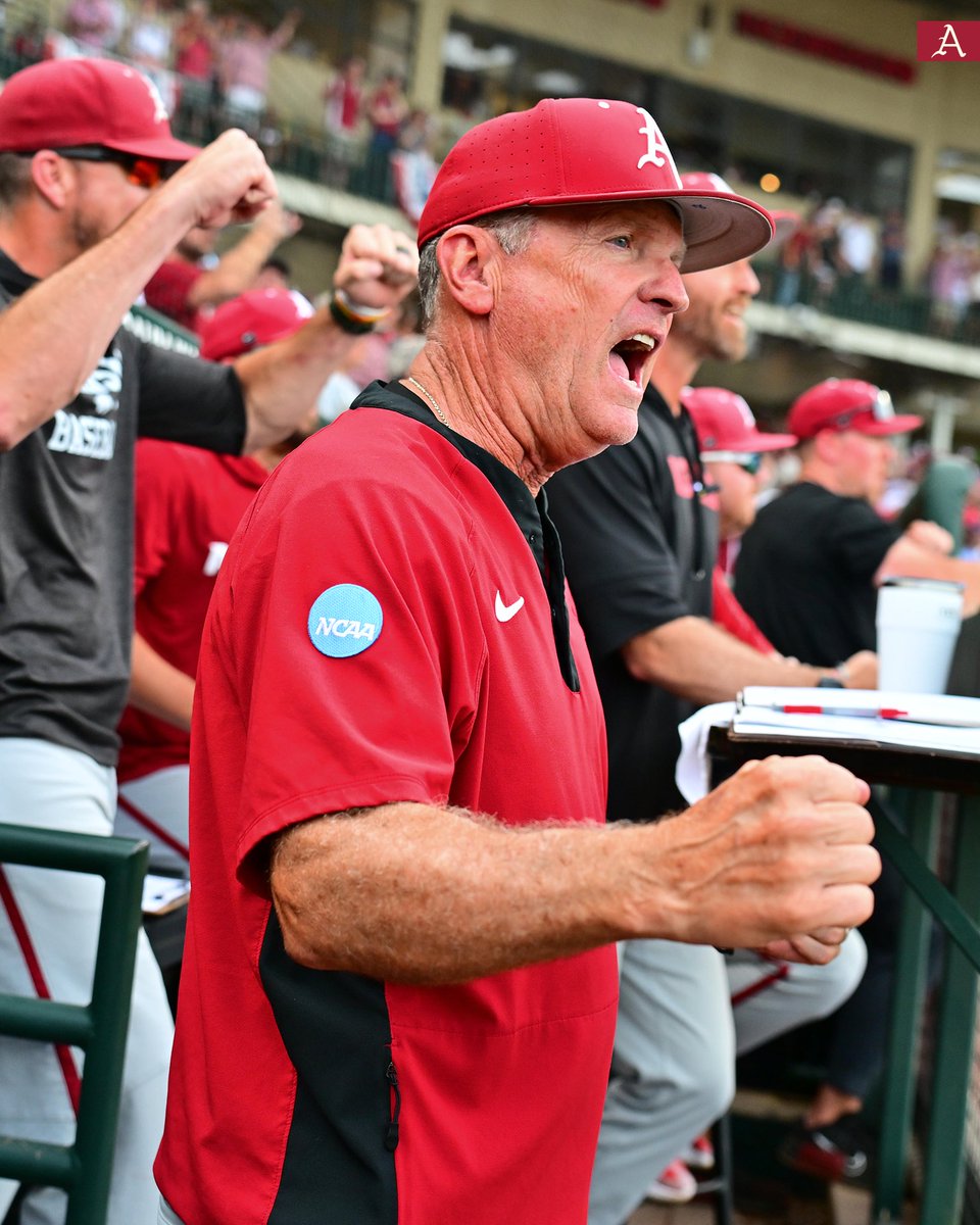 RazorbackBSB's tweet image. This team. This moment.
