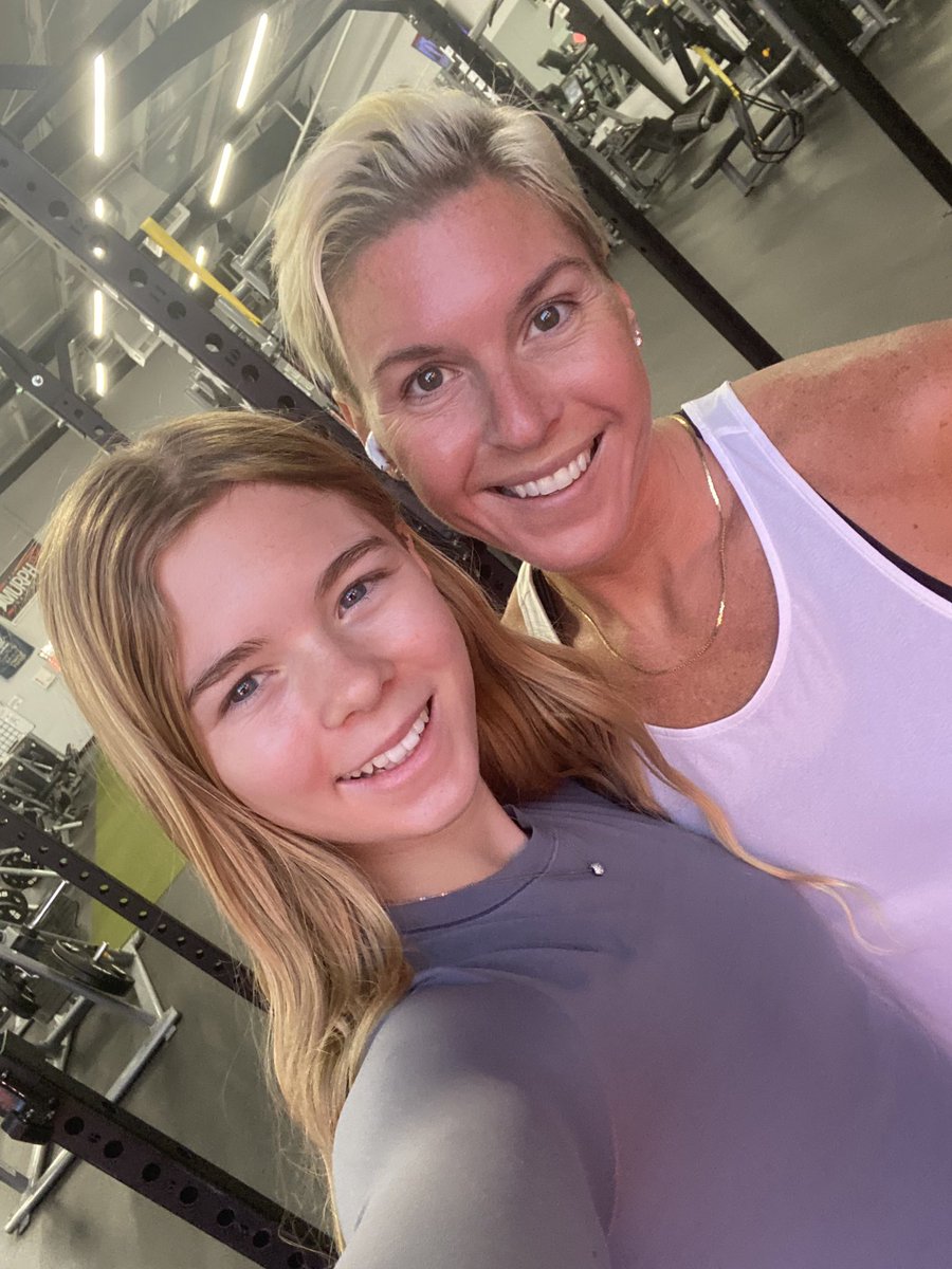Mother daughter workout 💪❤️