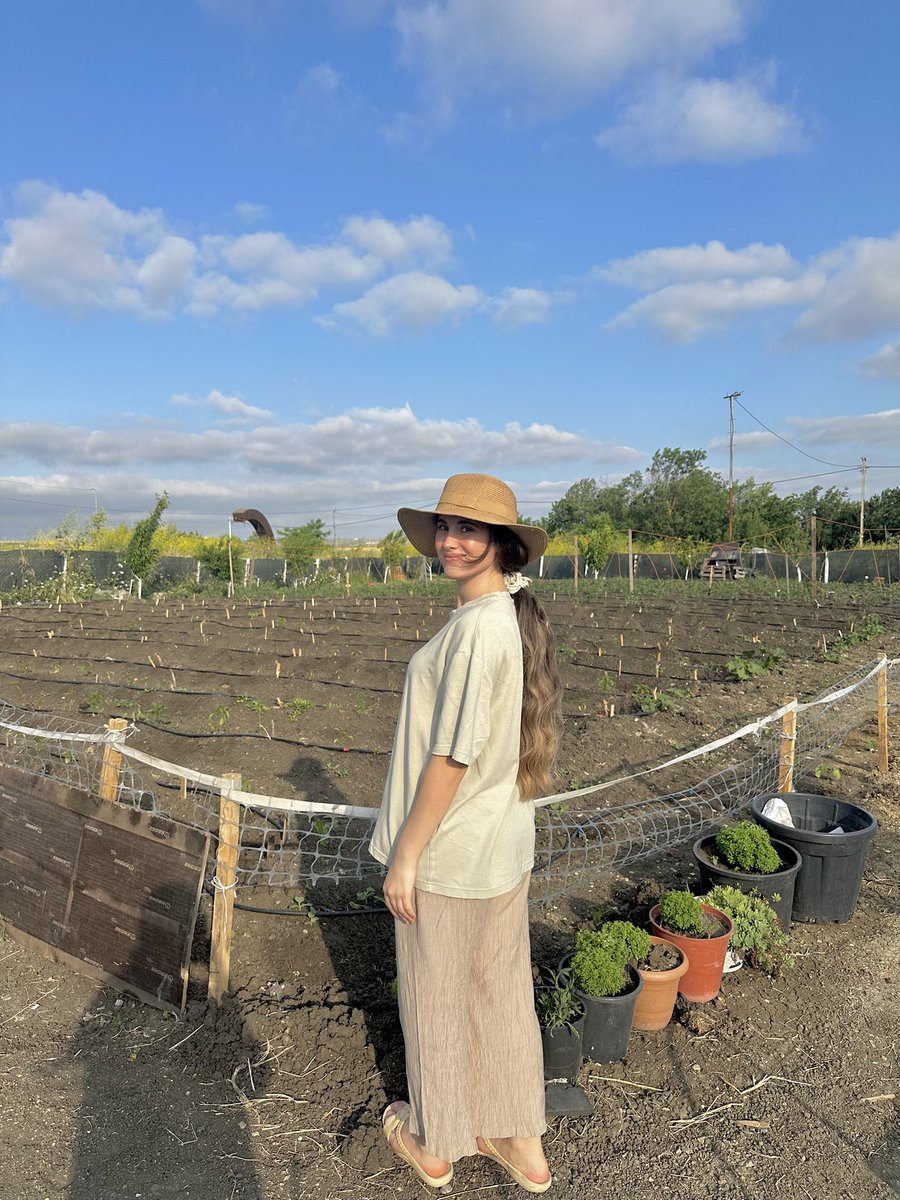 AkbsXelat's tweet photo. 🌤️👩🏼‍🌾 https://t.co/hlgaw15z21