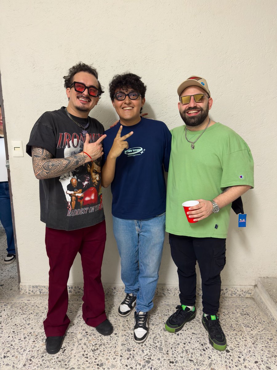 Por fin conocí al podcast que me salvó de en la pandemia y de jornadas largas de trabajo ❤️‍🩹

Los tqm cotorros <a href="/lacotorrisa/">La Cotorrisa</a> <a href="/ricardomedijo/">Ricardo Pérez</a>