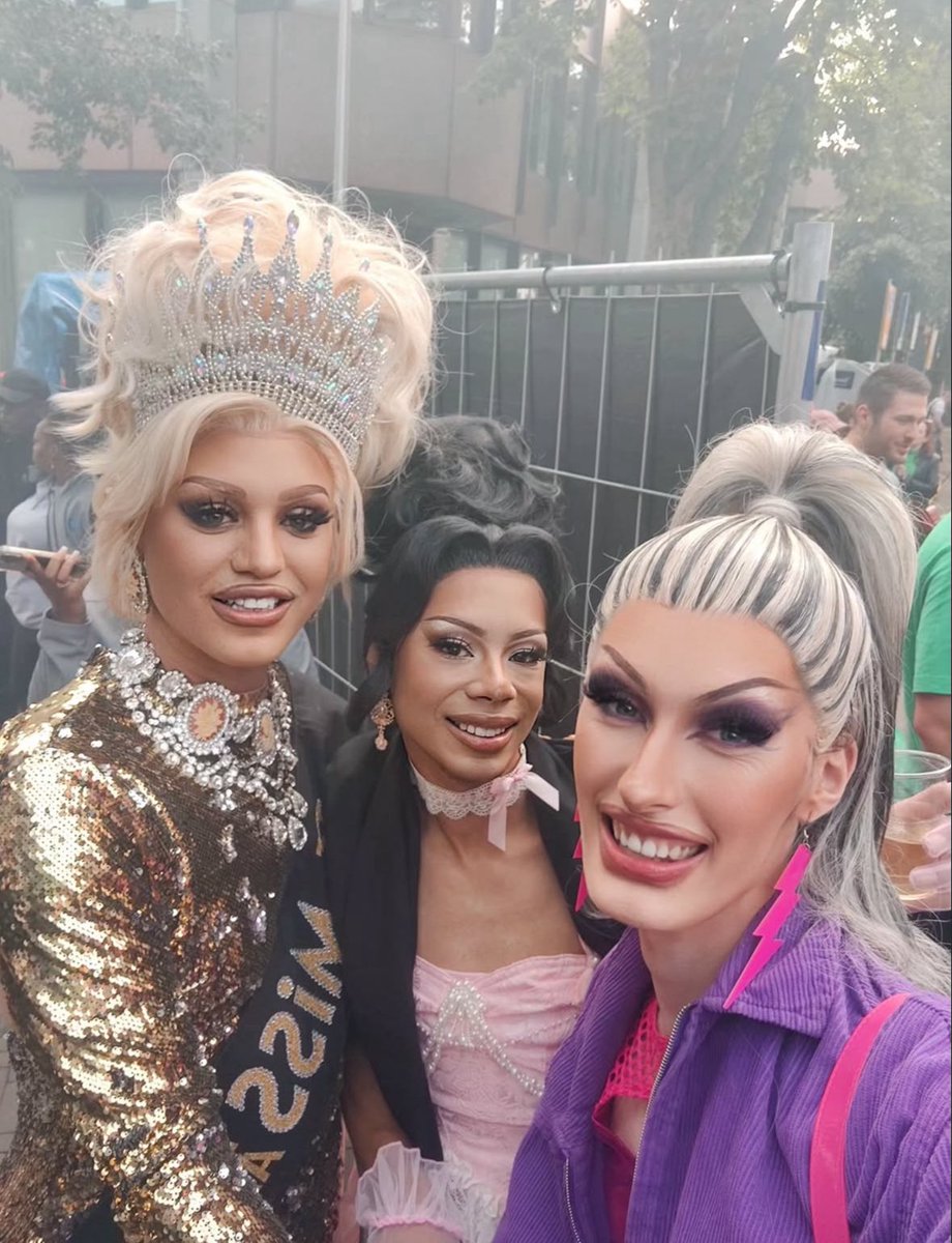 Drag_Crave's tweet image. ⭐️DAILY PHOTO DUMP 4/5⭐️

Zymba Ding, Chad Michaels, Chelazon Leroux, Luxx Noir London, Megan Schoonbrood &amp;amp; Roem, in addition to Faith Intervention, look incredible in new photos.