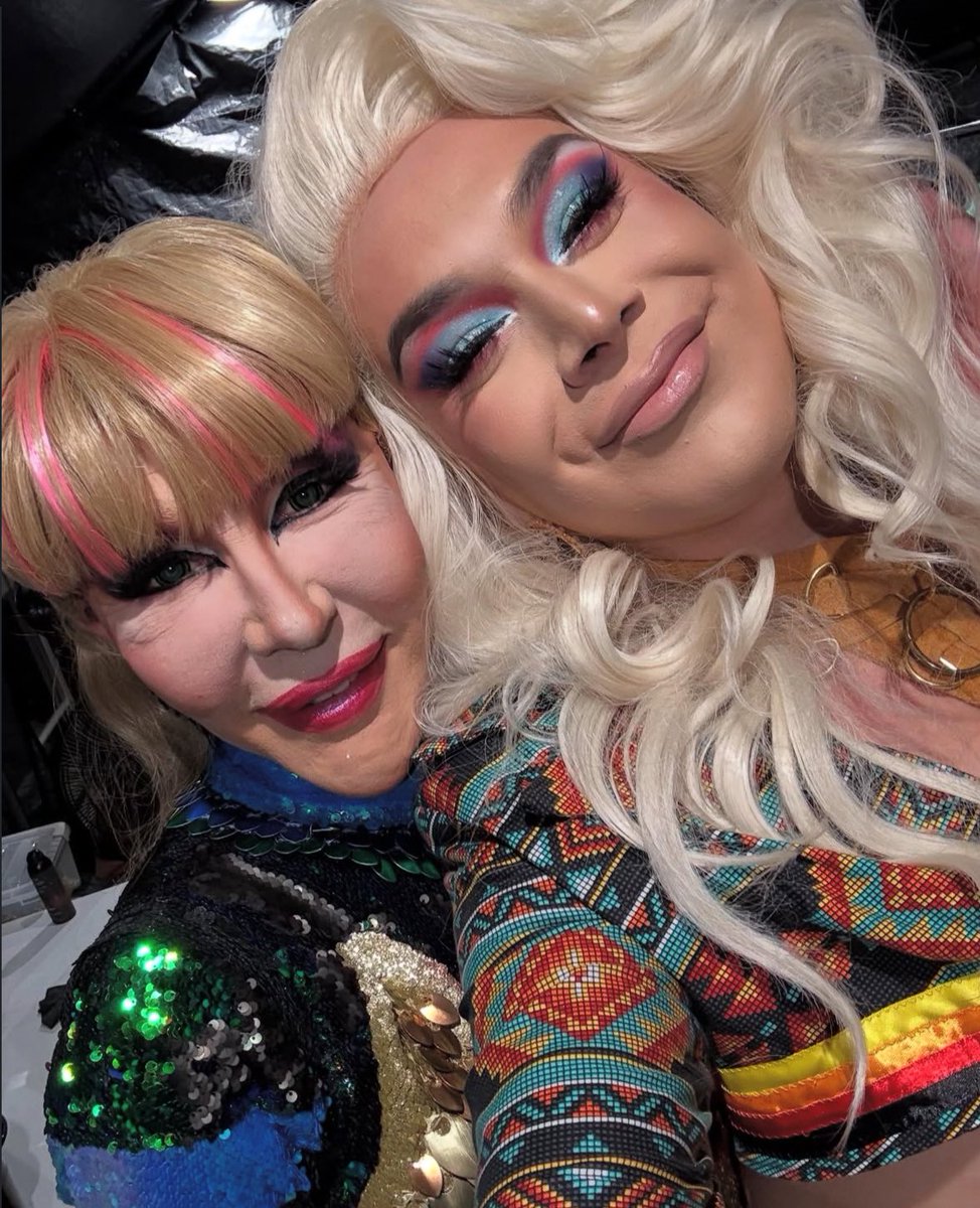 Drag_Crave's tweet image. ⭐️DAILY PHOTO DUMP 4/5⭐️

Zymba Ding, Chad Michaels, Chelazon Leroux, Luxx Noir London, Megan Schoonbrood &amp;amp; Roem, in addition to Faith Intervention, look incredible in new photos.