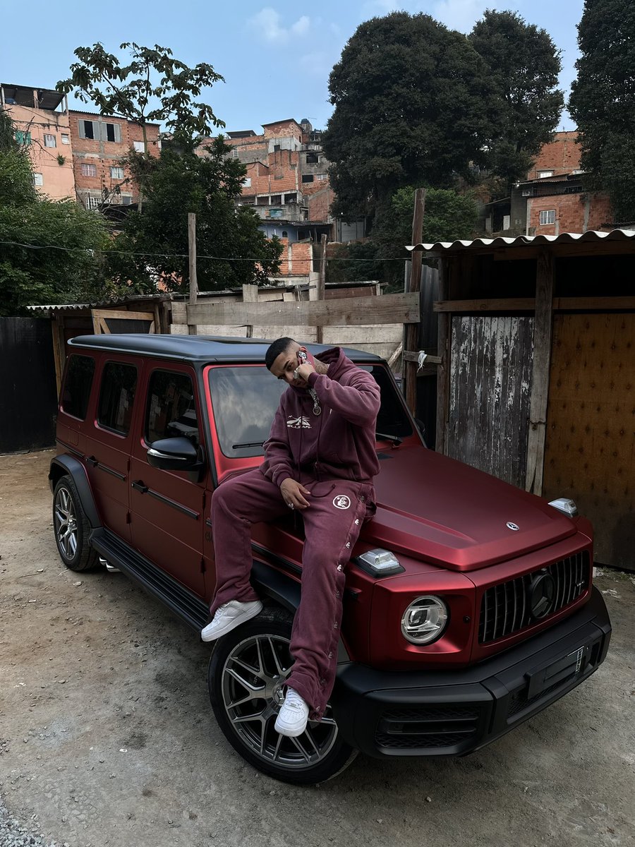 Do azul para o vermelho, Deus mudou minha vida da água pro vinho.