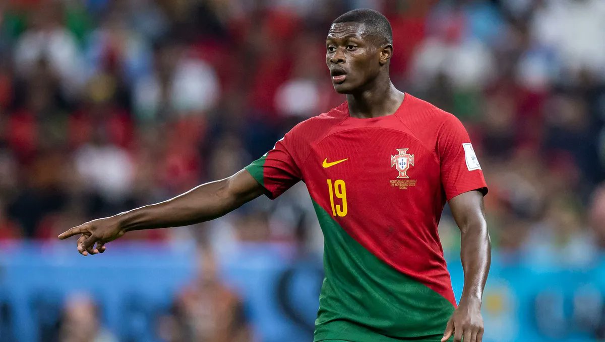 Lamine Yamal c'est fort jusqu'au moment où il tombe sur Nuno Mendes du coup si la LDN ça compte c'est Nuno ou Vitinha le ballon d'or ?