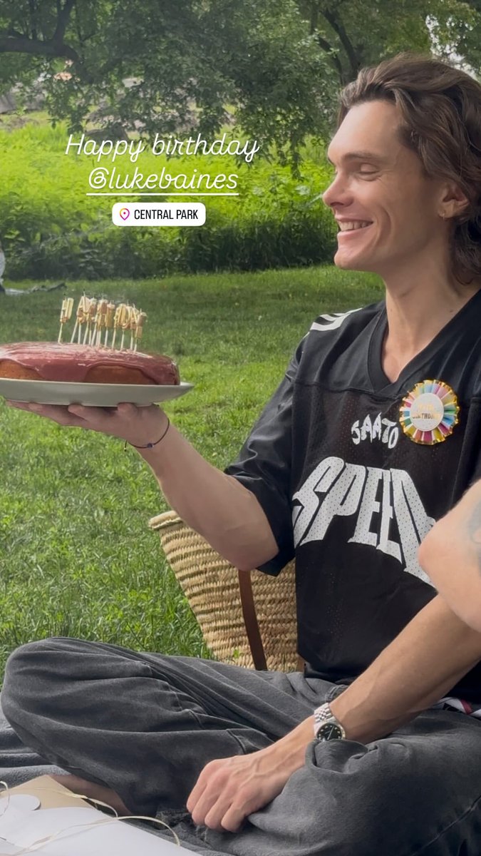 favmaluke's tweet image. stalking all of his friends rn trying to find anything AND I ACTUALLY FOUND SOMETHING

via samvllx Insta story