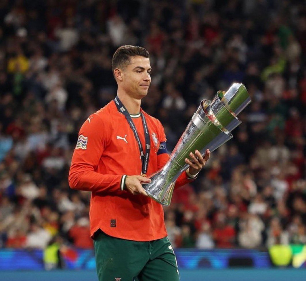 𝐅𝐀𝐑𝐈𝐒 tweet media