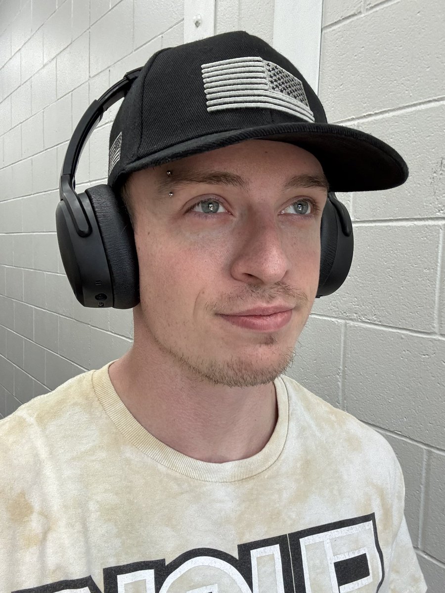 i like cosplaying as an american at the gym