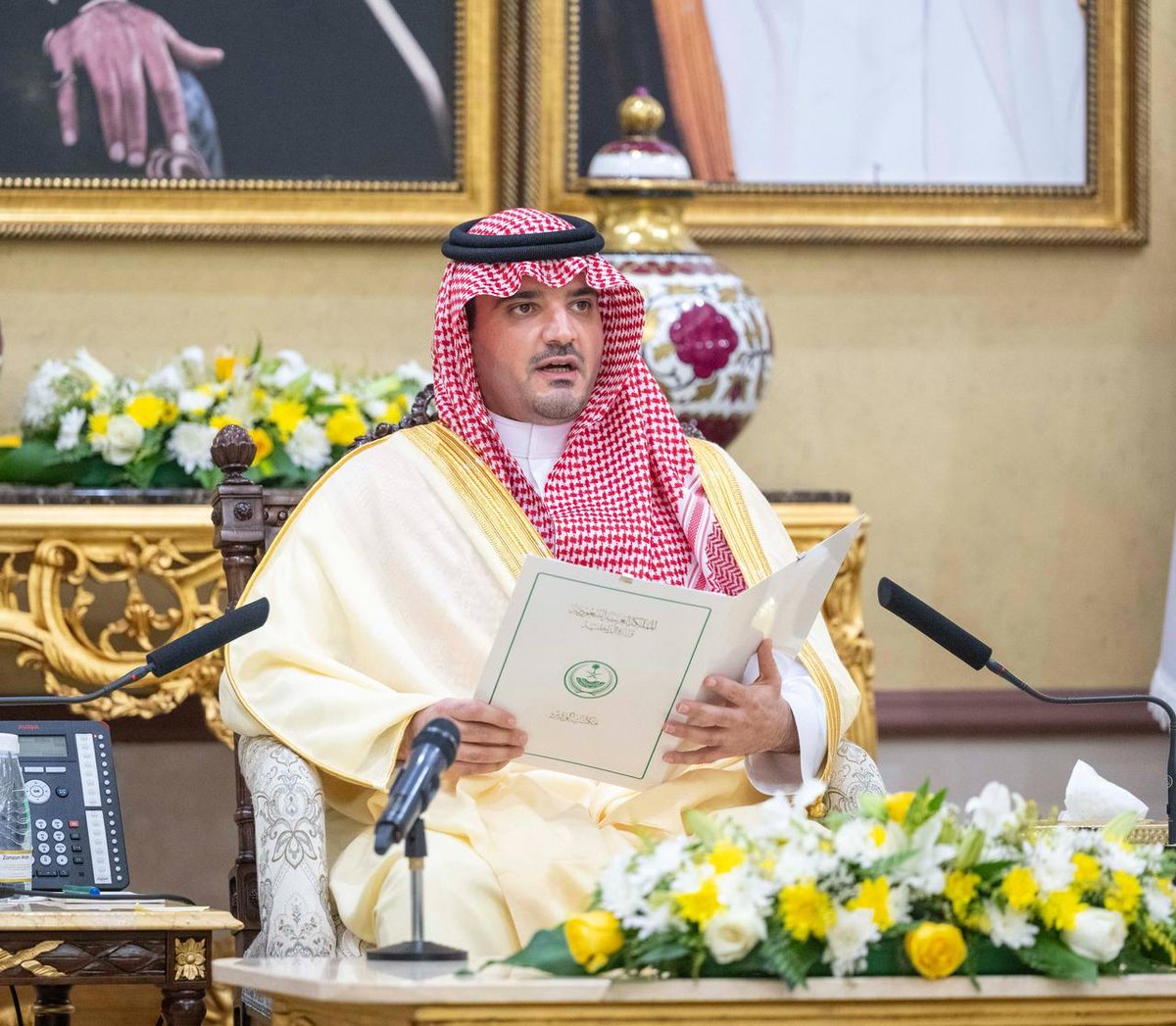 عبدالعزيز بن سعود يجتمع بكبار مسؤولي الداخلية وقادة القطاعات الأمنية المساندة في الحج dlvr.it/TLFCgH