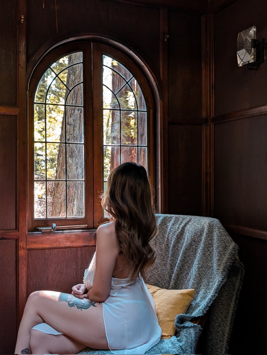 willowmadness19's tweet photo. Got to play fairy princess for my birthday this weekend 🥀🤍

#Sinner #fairyprincess #thehobbit #castle #infinatebaths https://t.co/4bZcwAr31o