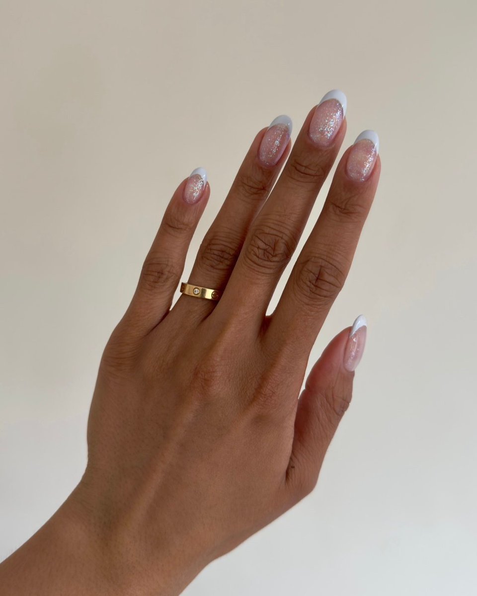 Soft era nail inspo with our dreamy color combo ☁️☁️ Would you wear this mani?

Colors used: Royal-Tea, Spin Me 'Round

#ellamila #nailinspo #frenchtips #nailgoals @iramshelton
