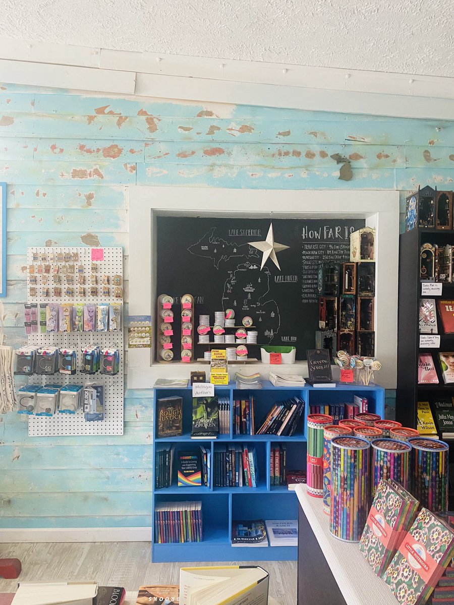 TheDukeLott's tweet image. Visited the most beautiful cozy bookstore today in Grayling, Michigan.
@HiddenNook_MI Had such a wonderful conversation with the owner! My weekend was awesome! How was yours? #writerslife #writerslift #podcast #author #michigan #books #queries #novel ⬇️
linktr.ee/thedukelott
