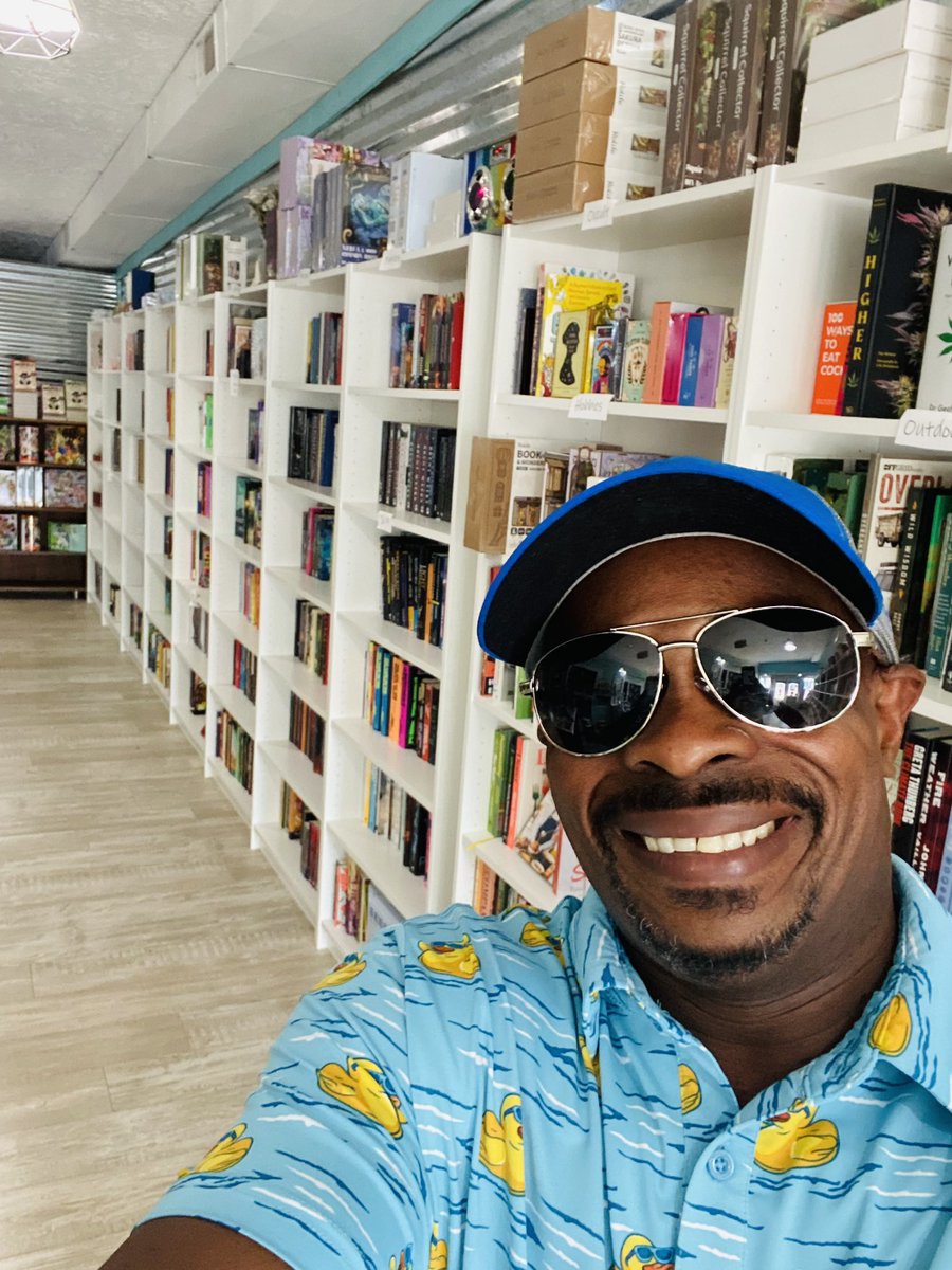 TheDukeLott's tweet image. Visited the most beautiful cozy bookstore today in Grayling, Michigan.
@HiddenNook_MI Had such a wonderful conversation with the owner! My weekend was awesome! How was yours? #writerslife #writerslift #podcast #author #michigan #books #queries #novel ⬇️
linktr.ee/thedukelott