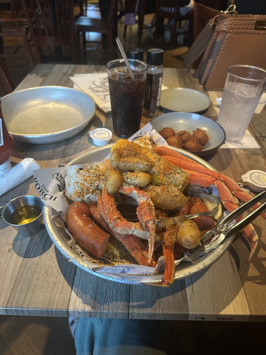 mackietayylor's tweet image. yall mind ?😳👀