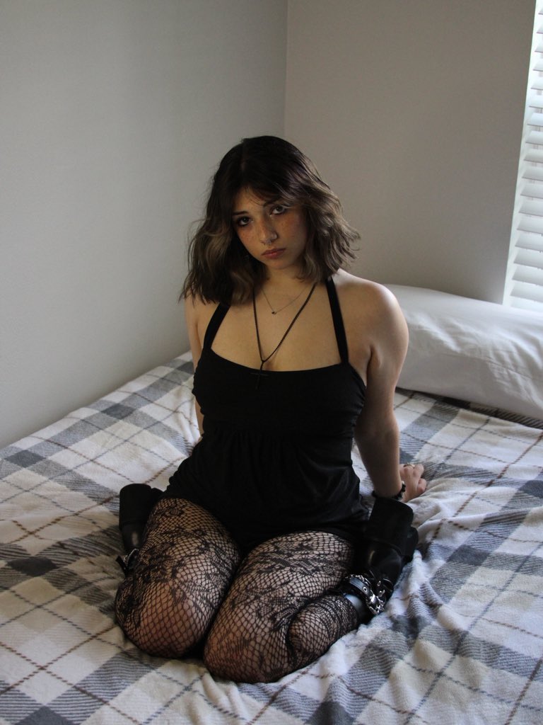emmybearr19's tweet photo. ?🖤 https://t.co/tZz4QnDEue