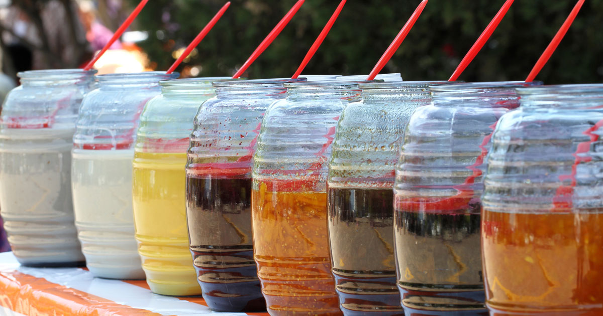 heri here.. welcomes to hotel gato sunday buffet.. tonites we opens the room of the sun for #ChillTent diners.. fajitas an tacos wif tasty aguas fresca or juice or fresh bottled #xanawu waters! let me know when mews is ready for desert we has fried ice creams!
#cactusgulch 😺💗🌵