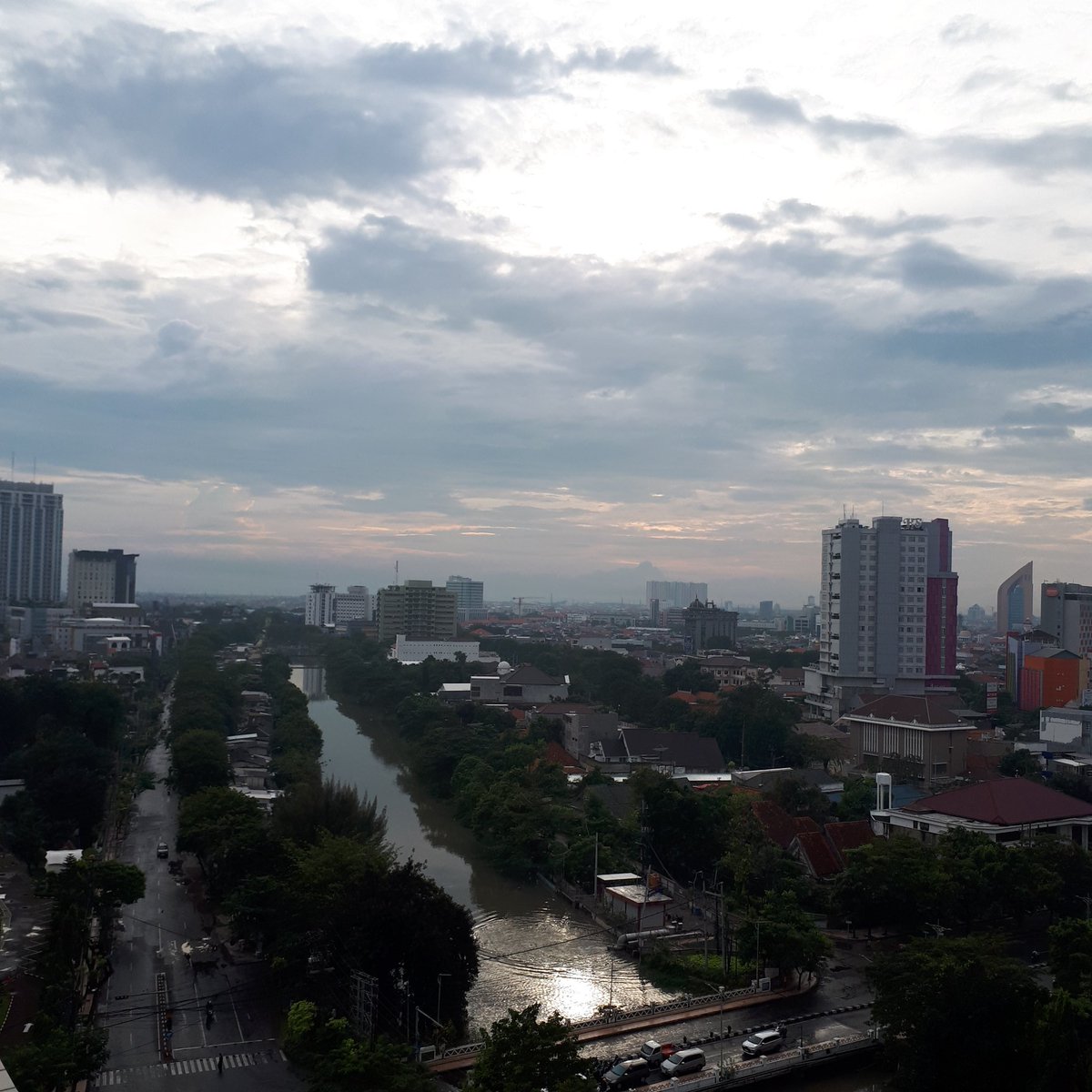 deakparujar1409's tweet photo. Selamat pagi para pejuang ✊
Udara sejuk di sekitaran #Pemuda #Surabaya dengan #kualitasudara #moderat, cukup sehat 😊 Sehat! https://t.co/Im6WQwfF5Y