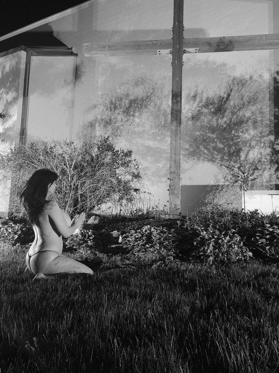 I'm down on my knees, I wanna take you there