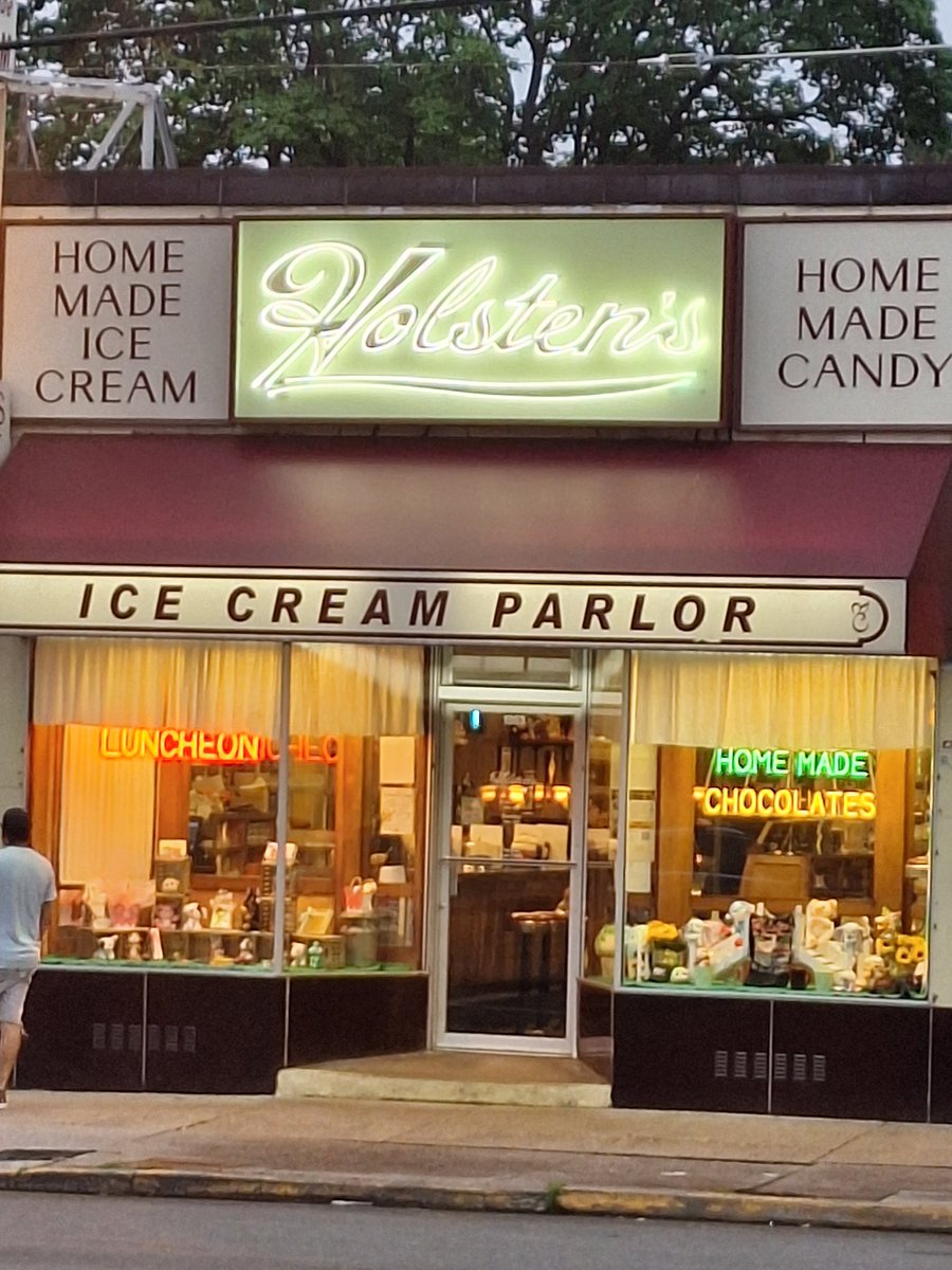 Faux Me Right? (@fauxright) on Twitter photo Where am I? Where am I?