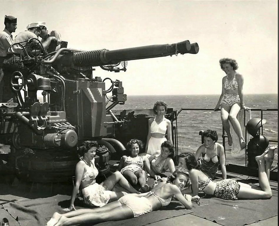 BrutusMaximusX's tweet photo. Army nurses soak up the sun next to a twin Bofors 40 mm gun aboard a US Coast Guard troop ship returning from Europe, 1945.
Said nurse Clara Hensley, “After years of chaos, the sun felt like a victory hug all I recalled thinking is 'we're going home!'"
#coastguard #ArmyNurses https://t.co/5m2g4Bnf8K