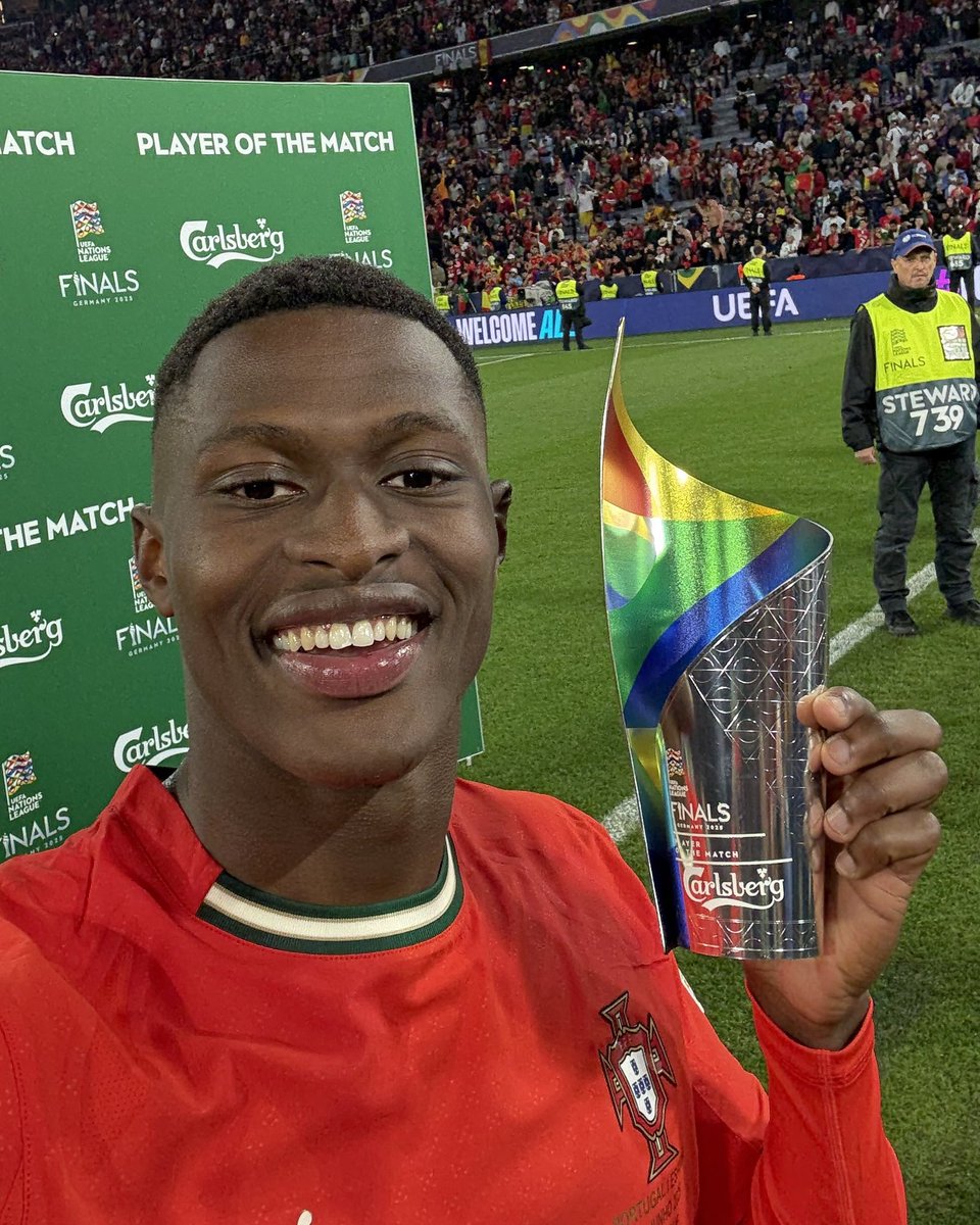 thebroke_dbeee's tweet image. Nuno Mendes really shut down Mo Salah, Bukayo Saka and Lamine Yamal in the same season. Not to mention, no other defender scored more goals in the UCL this campaign.
The best left back in the world? π₯