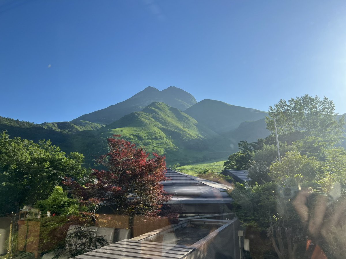 Fuko0610's tweet image. おはようございますꕤ︎︎·͜·
昨日梅雨明けした
沖縄🌴🌺𓂃 𓈒𓏸️
いい天気で☀️.°
٩( ᐛ )و〜テクテク
今日もあなたが
笑顔٩(*ˊᗜˋ )وで
いられますように➰💕
山旅ᨒ𖡼.𖤣𖥧
久住山➰由布