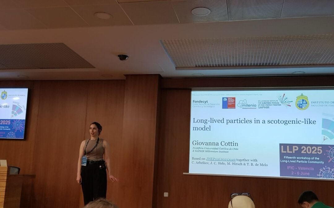 Instituto Milenio Saphir (@institutesaphir) on Twitter photo 🇪🇸 Del 2 al 6 de junio se realizó en Valencia el LLP2025, el mayor encuentro internacional sobre partículas “Long-Lived”👉🏻 🇨🇱 Chile estuvo presente con la Dra. Giovanna Cottin, investigadora asociada de Saphir y académica de <a href="/FisicaUC/">Instituto de Física UC</a>
institutosaphir.cl/giovanna-cotti…
<a href="/min_ciencia/">Ministerio de Ciencia</a> 🇪🇸 Del 2 al 6 de junio se realizó en Valencia el LLP2025, el mayor encuentro internacional sobre partículas “Long-Lived”👉🏻 🇨🇱 Chile estuvo presente con la Dra. Giovanna Cottin, investigadora asociada de Saphir y académica de <a href="/FisicaUC/">Instituto de Física UC</a>
institutosaphir.cl/giovanna-cotti…
<a href="/min_ciencia/">Ministerio de Ciencia</a>