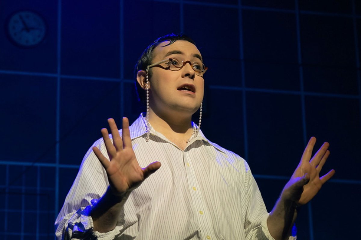 When he started in the show in 2019, he didn't have an agent. 

Now – Jak Malone has won a Tony Award for Operation Mincemeat whatsonstage.com/news/jak-malon…