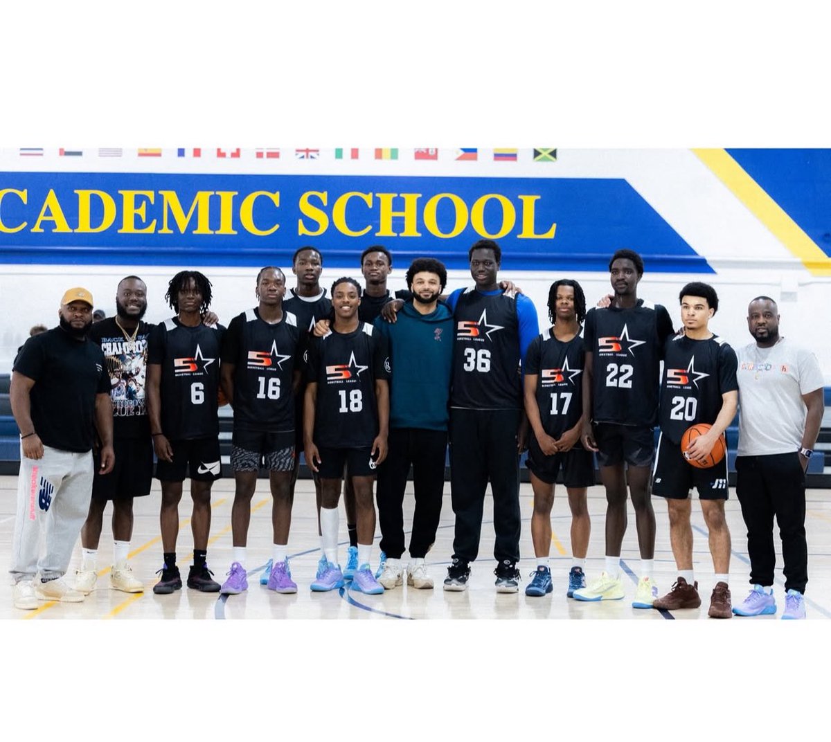 Thanks for showing support <a href="/BeMore27/">Jamal Murray</a> 
⭐️⭐️⭐️⭐️⭐️

#TeamMurray <a href="/5StarMensLeague/">5StarMensLeague</a>