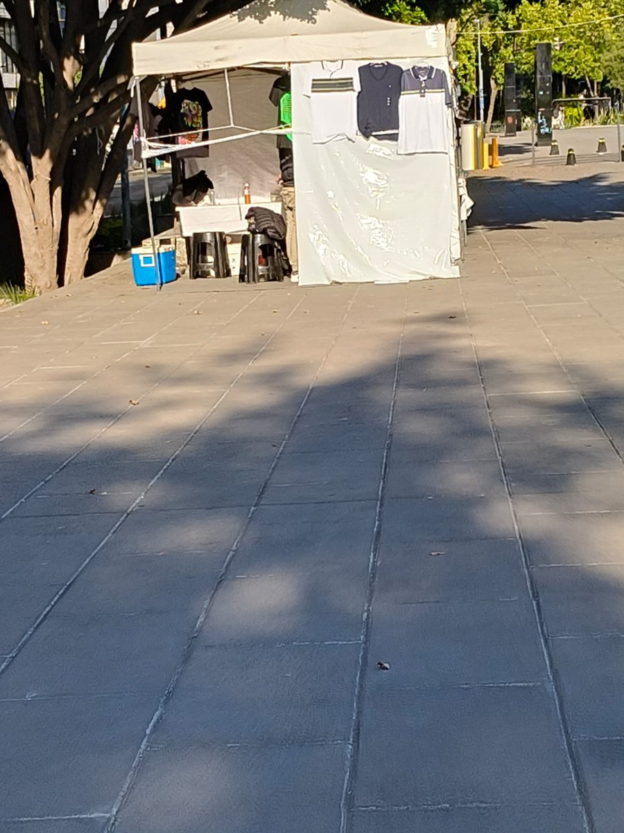 <a href="/AlessandraRdlv/">Alessandra Rojo de la Vega</a>  <a href="/ClaraBrugadaM/">Clara Brugada Molina</a> <a href="/Claudiashein/">Claudia Sheinbaum Pardo</a>  Buenas tardes a los tres niveles de gobierno, l@s vecin@s de las colonias Cuauhtémoc y Sn Rafael hemos solicitado varias veces la liberación del monumento a la madre y constantemente ponen puestos AMBULANTES que no deseamos más SOS