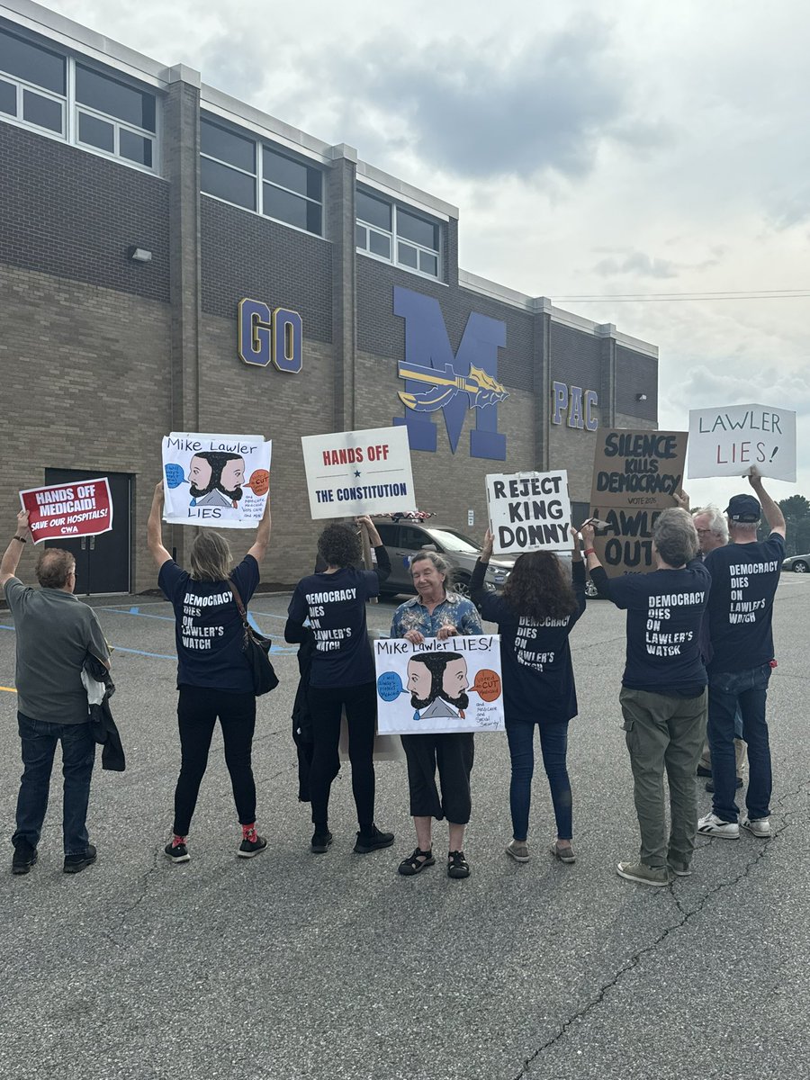 ESVoices's tweet image. Today, Empire State Voices joined @CWADistrict1, and constituents of NY17 for a protest outside of @RepMikeLawler’s Mahopac town hall.
We voiced opposition to his vote cutting Medicaid from hardworking New Yorkers, and demanded he voted no on the upcoming funding cuts.