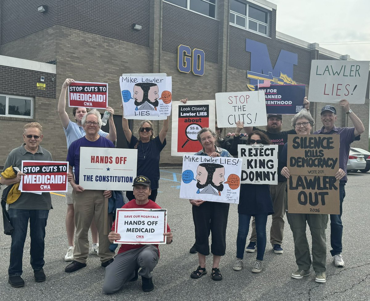 ESVoices's tweet image. Today, Empire State Voices joined @CWADistrict1, and constituents of NY17 for a protest outside of @RepMikeLawler’s Mahopac town hall.
We voiced opposition to his vote cutting Medicaid from hardworking New Yorkers, and demanded he voted no on the upcoming funding cuts.