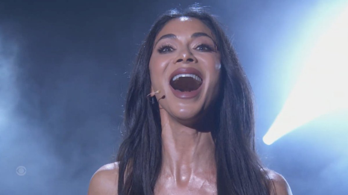 the millisecond Nicole Scherzinger made eye contact with all of us at the tonys