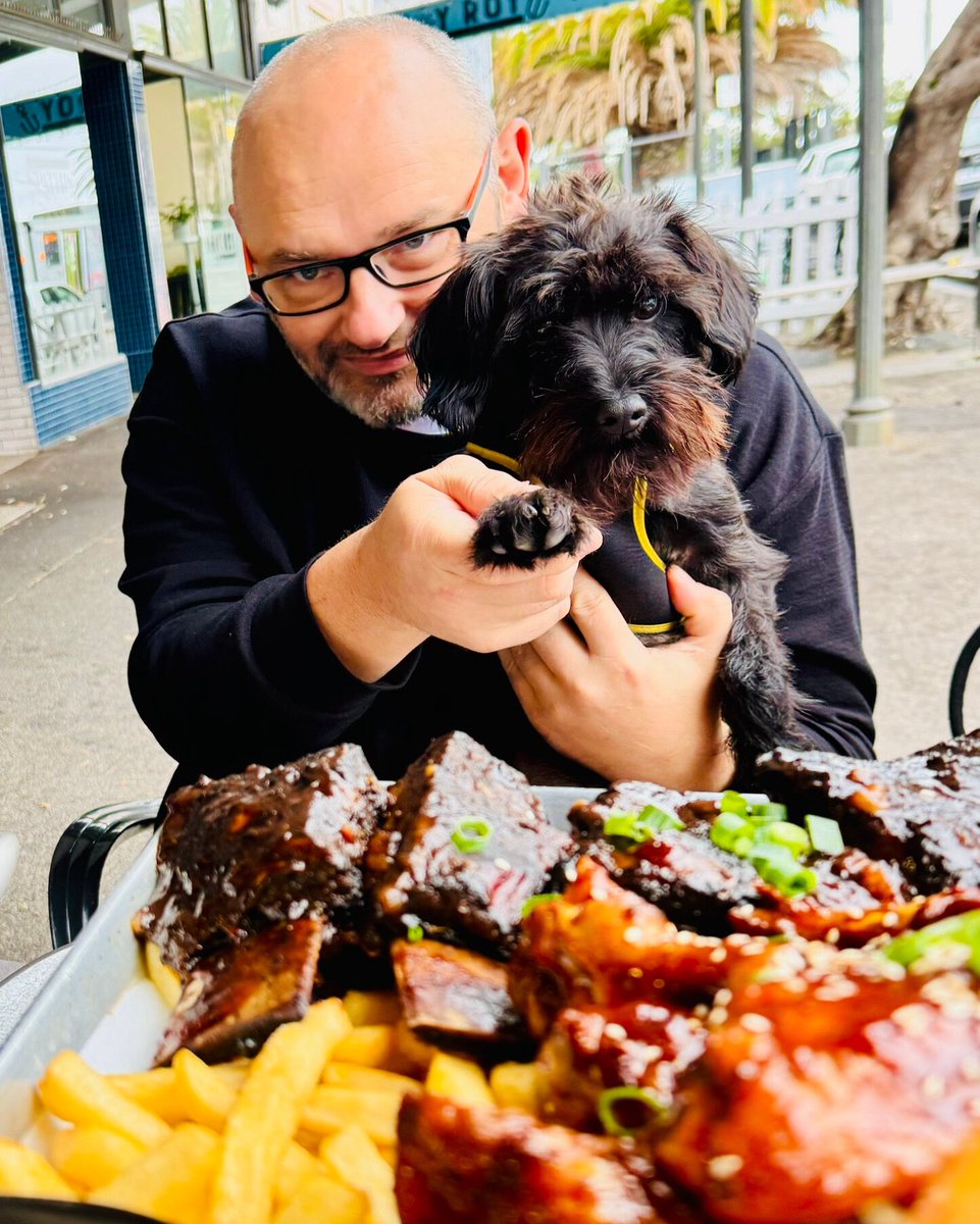 When the cat's away, the boys go out to play... 😏🐾

#financialconsultant #doglifestyle #mondayfunday