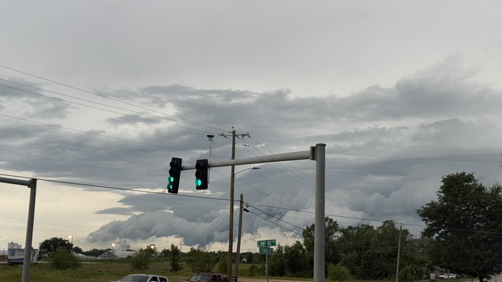 ValcoreVessi's tweet image. Such a pretty storm coming right for me
