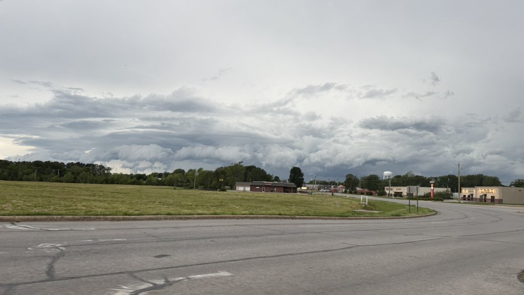 ValcoreVessi's tweet image. Such a pretty storm coming right for me