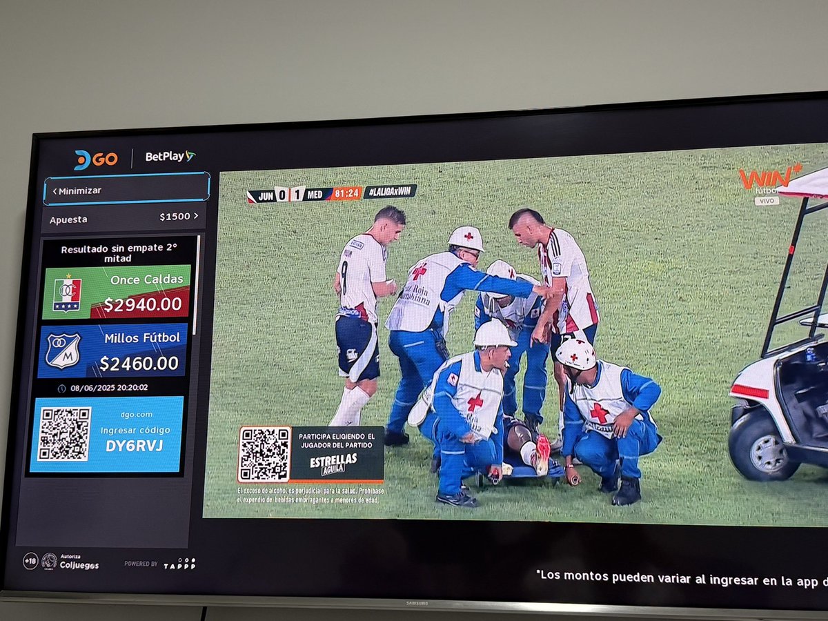 Drios99's tweet photo. Ahora @DIRECTVLA lo obliga a uno a apostar? 
Ponen y ponen estos mensajes. Esto es legal @sicsuper ??? https://t.co/8o23RCc9qd