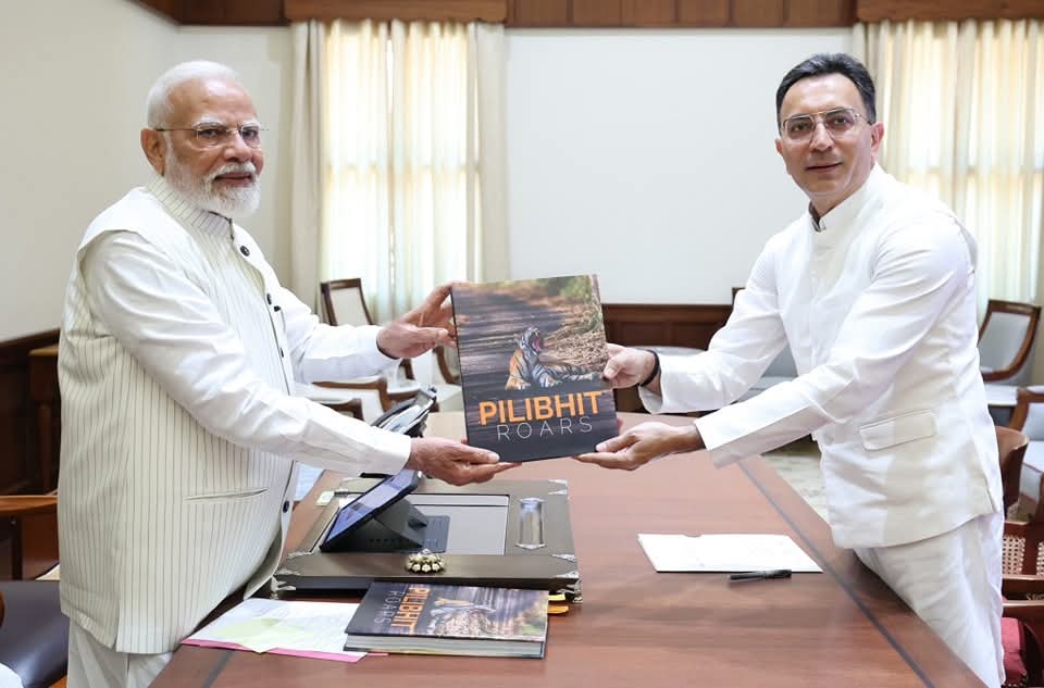 PilibhitBjp's tweet photo. माननीय प्रधानमंत्री श्री @narendramodi जी के नेतृत्व  श्री मान @JitinPrasada  जी के सफलतम मंत्रीमंडल का 1 साल पूर्ण होने पर हार्दिक शुभकामनाएं और बधाई... @BJP4UP @blsanthosh @JPNadda @shashimohanagni @VineetMishra999 @AshwiniVaishnaw @cmbjpup @santoshupbjp @DurvijayShakya https://t.co/PkjYy2OiQZ