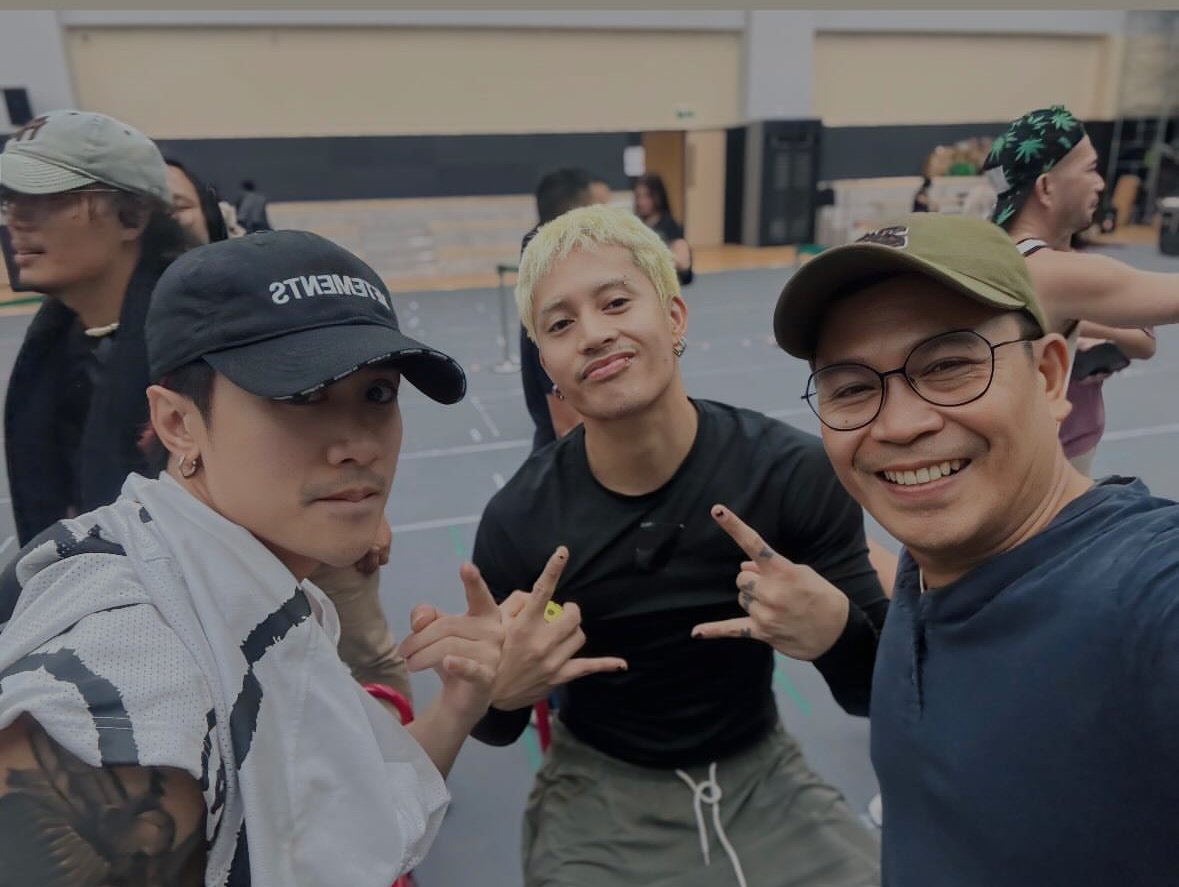 [🖼️] 080625 kikollorinmusic Instagram story 

Josh and Ken with the cellist Fransisco Llorin 🎻

#SB19 <a href="/SB19Official/">SB19 Official</a> 
#SaWWorldTourPH
#SB19_JOSH #SB19_KEN