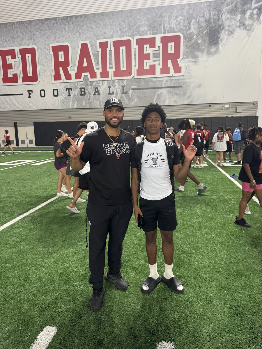 NasirWilcher's tweet image. Today I attended @TexasTechFB Camp to showcase my skills, I had a great day with some great coaches and players. #GunsUp #TexasTech
@CarlosLynn @CoachRJ_007 @COACHJUICE_ @JoeyMcGuireTTU @PrepRedzoneTX @CoachEShon @CoachHill17 @widereceivermag @drobalwayzopen