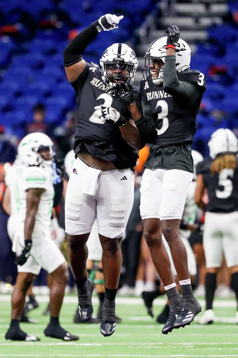 ZayBriggs2028's tweet image. After a great talk with @nicholasDgraham I’m blessed &amp;amp; honored to receive my 1st offer from @UTSAFTBL
#TriangleOfToughness 🤙🏾 🔶🔷
@4thQtMentality @AbbevilleFB25
@FbIberia 

@adamgorney @SWiltfong_ @ChadSimmons_ @GabyUrrutia247 @CoachReedLive @DemetricDWarren @Jeff_XOS
