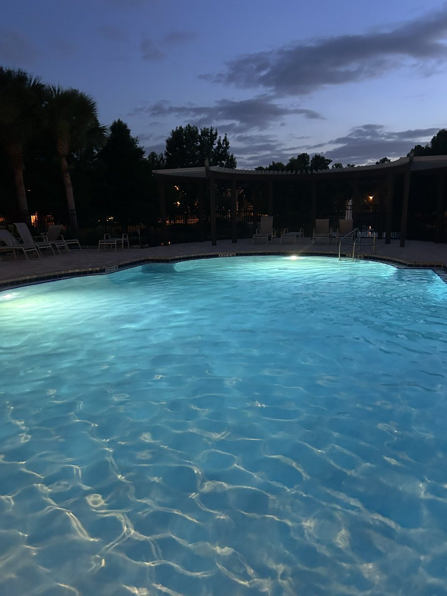 HoofieLife's tweet photo. Cleaned all day. Evening relaxation at my neighborhood pool was very much needed and enjoyed. 🙏🥰❤️🎉
#momlife #homeowner #florida #floridawoman #centralfl #orlando #suburbs #winterspringsfl #smalltown #pooldaze #yeti #goodr #trump #MAGA #MAGAMeredith #america #grateful #livethelifeyoulove 💪🔥💅