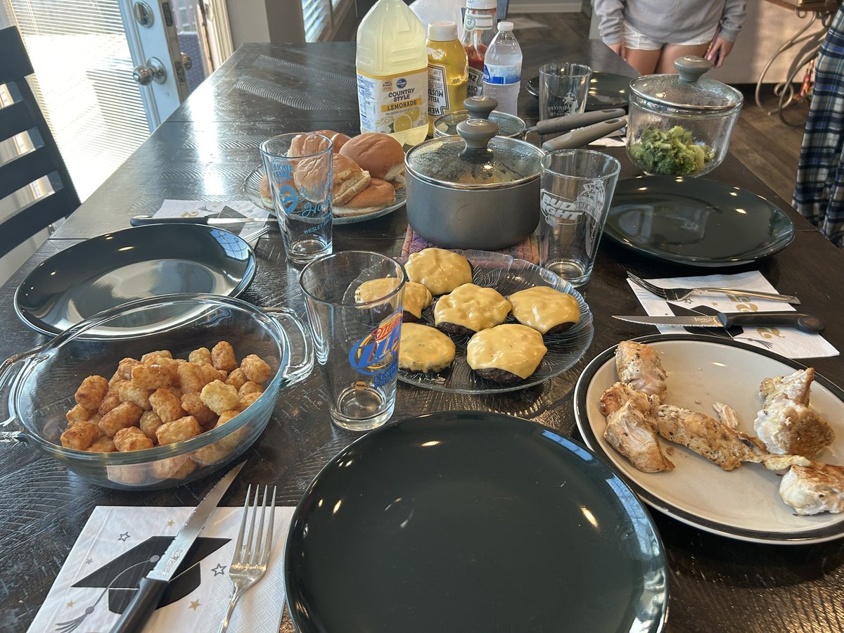 storiedhome's tweet image. Yes, @ryanlemond CAN indeed cook🥰