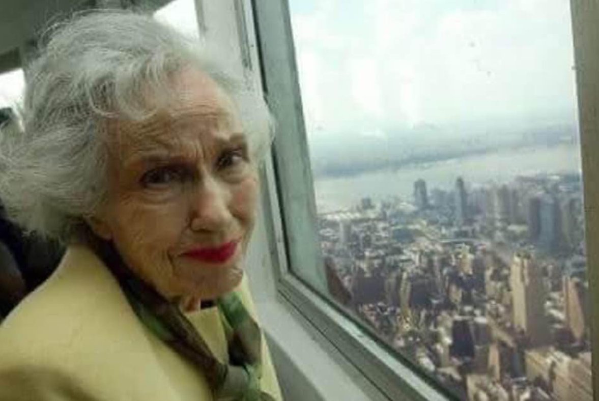96-year-old Fay Wray in May 2004, overlooking Manhattan on her way to make her last visit to the Empire State Building, the infamous skyscraper on which 'King Kong' climbed with her in tow in 1933.
When Wray died three months later in August, the ESB was illuminated in her honor.