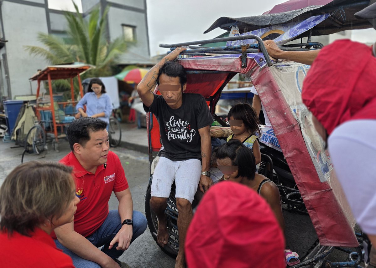 Personal na kinausap ni DSWD Secretary Rex  Gatchalian ang mga tao na nakatira sa ilalim ng tulay ng Raxabago sa Bgy 150 Tondo, Maynila kaninang umaga upang sumama sa kanilang processing center sa Pasay City para mapag-usapan <a href="/News5PH/">News5</a> <a href="/onenewsph/">ONE News PH</a>