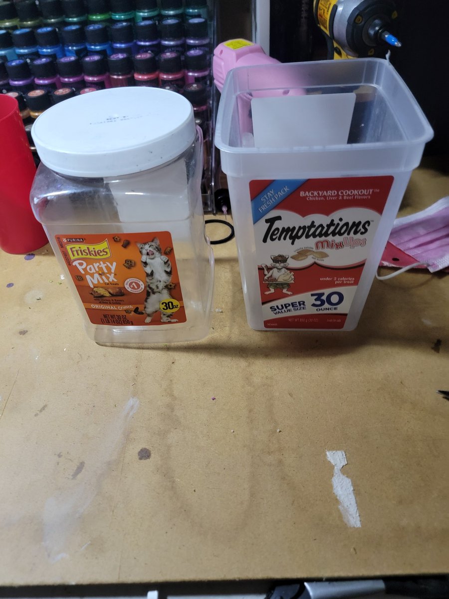 KyAngel72's tweet image. I found a bird that was shaking at the bottom of my fence.  Probably couldn't fly because of the wind.  We have 5 cats, so it was just a matter of time till it turned into a play thing for one of them. . So I brought it in and spent a few hours making a bird house.  Now, mind…