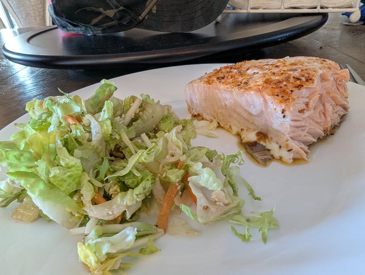 Beatusmongous's tweet image. Baked salmon and Mediterranean salad.

@BrandonDonkey2 
#MFerMeals